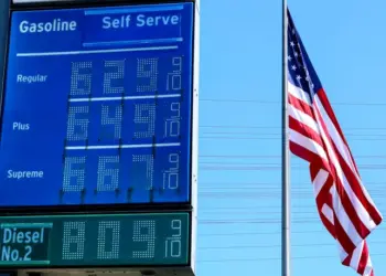 US Retail Sales Jump in March as Higher Gas Prices Lift Spending