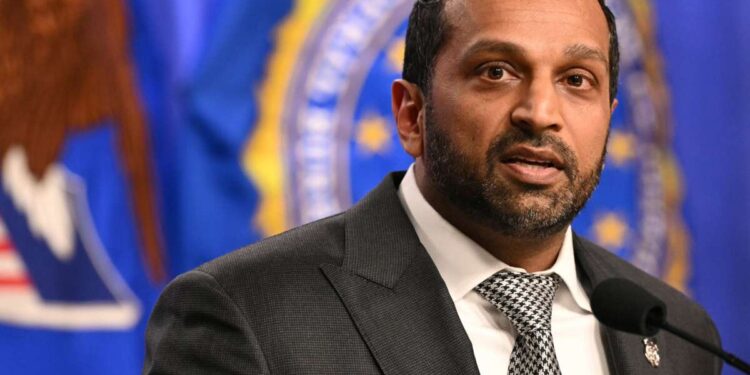 Los demócratas exigen respuestas de Patel sobre acusaciones de consumo de alcohol y riesgos de seguridad