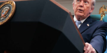 Los demócratas piden un remedio de la Enmienda 25 para destituir a Trump: ¿es plausible?