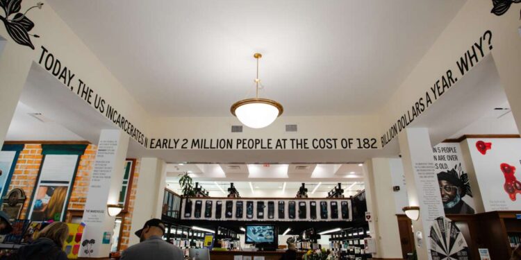 Los elementos visuales ayudan a exponer las realidades del encarcelamiento masivo a una audiencia más amplia