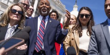 Los republicanos bloquean el esfuerzo de la sesión pro forma de los demócratas para poner fin a la guerra de Trump en Irán