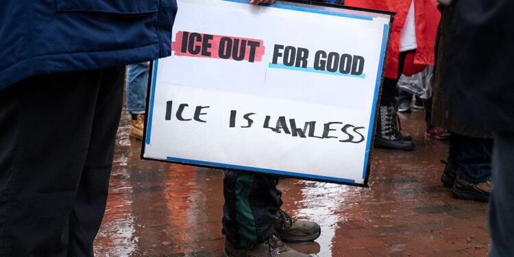 Nuevo México se convierte en el último estado en poner fin a la cooperación con ICE según una nueva ley