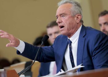 RFK Jr. no se comprometerá a seguir las directrices sobre vacunas del nuevo candidato de los CDC