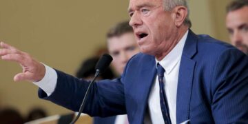 RFK Jr. no se comprometerá a seguir las directrices sobre vacunas del nuevo candidato de los CDC