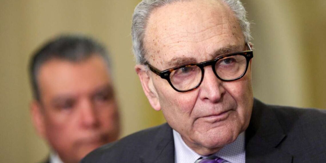 Schumer no toma ninguna medida mientras incluso la extrema derecha pide un juicio político por la amenaza de “civilización” de Trump