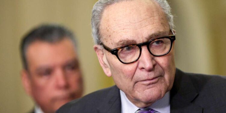 Schumer no toma ninguna medida mientras incluso la extrema derecha pide un juicio político por la amenaza de “civilización” de Trump