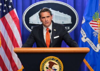 Todd Blanche dice que los estadounidenses “deberían estar contentos” con el uso del Departamento de Justicia como arma por parte de Trump