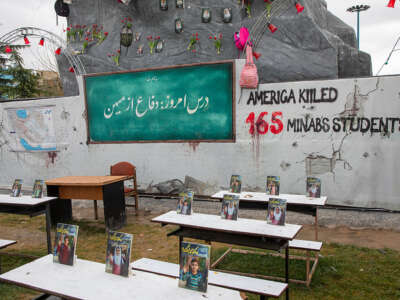 Trump amenaza con cometer crímenes de guerra si Irán mantiene el bloqueo sobre el estrecho de Ormuz