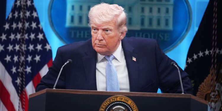 Trump califica de “noticias falsas” el informe fáctico de CNN sobre la declaración de alto el fuego de Irán