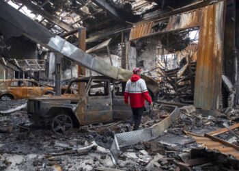 Trump dice que una fotografía de Jesús lo muestra como médico de la Cruz Roja, un grupo bombardeado en su guerra