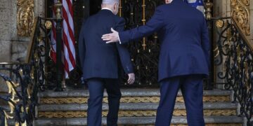 Trump informa más a Netanyahu que a Estados Unidos sobre la guerra con Irán, dice un legislador