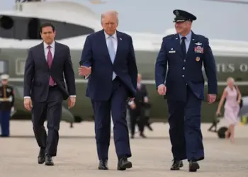 Trump Signals Possible US Operation to Reopen Strait of Hormuz