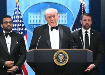 Trump utiliza tiroteo en cena de corresponsales para impulsar la construcción de salones de baile