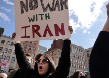 Una nueva encuesta muestra que 6 de cada 10 estadounidenses quieren el fin de la guerra con Irán lo antes posible