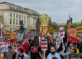 Manifestantes en apoyo de Palestina participan en una protesta Let Gaza Live en Washington, DC, el 5 de abril de 2025.
