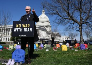 Van Hollen dice que poner fin a la guerra de Irán es “mi principal prioridad” y se une al impulso de las potencias bélicas