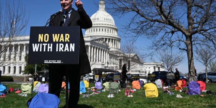 Van Hollen dice que poner fin a la guerra de Irán es “mi principal prioridad” y se une al impulso de las potencias bélicas