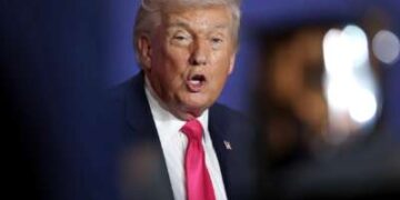 El presidente de Estados Unidos, Donald Trump, habla durante una mesa redonda sobre su política de “cero impuestos a las propinas” en el Hotel AC el 16 de abril de 2026 en Las Vegas, Nevada.