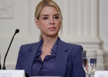 ¿Por qué Trump despidió a Pam Bondi? Se revela el papel de Epstein en los archivos