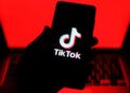 El algoritmo de TikTok favoreció el contenido conservador en la carrera presidencial de 2024, sugiere un estudio