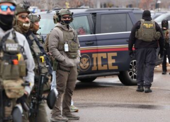 El zar fronterizo de Trump amenaza con “inundar” Nueva York con agentes de ICE