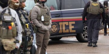 El zar fronterizo de Trump amenaza con “inundar” Nueva York con agentes de ICE