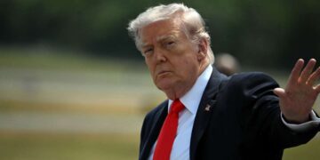 Estados Unidos e Irán intercambian fuego durante la noche: Trump mantiene el alto el fuego