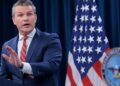 Hegseth dice que el alto el fuego “no ha terminado” mientras Trump amenaza con destruir los barcos iraníes
