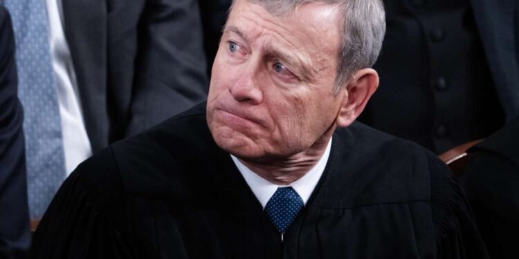 John Roberts se lamenta de los estadounidenses por ver a los jueces de SCOTUS como “actores políticos”