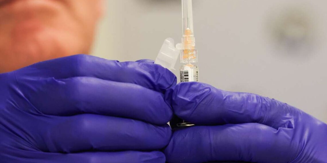 La FDA bloquea estudios que demuestran la seguridad de las vacunas contra el COVID y la culebrilla
