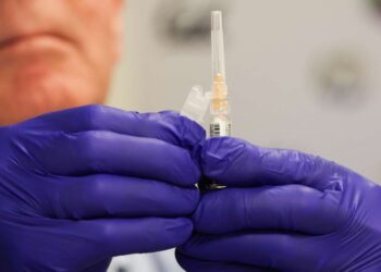 La FDA bloquea estudios que demuestran la seguridad de las vacunas contra el COVID y la culebrilla