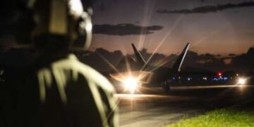 Un F-22 Raptor de la Fuerza Aérea de EE. UU. se estaciona luego de un ataque a gran escala contra objetivos militares de Venezuela en apoyo de la Operación Absolute Resolve, en Ceiba, Puerto Rico, el 3 de enero de 2026.