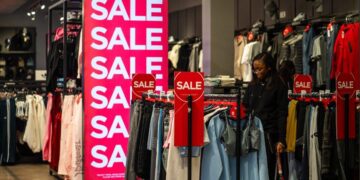 Ventas en un centro comercial en Columbia, Maryland, el 24 de noviembre de 2025. (Madalina Kilroy/The Epoch Times)