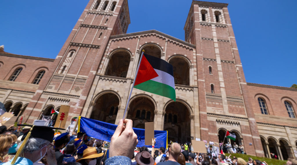 Las enmiendas que protegen el discurso pro palestino en las escuelas de California enfrentan reacciones negativas