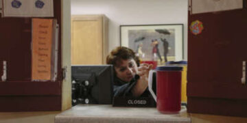Vanessa Leavitt ofrece Tang y Kool-Aid para que los pacientes los tomen con su tratamiento con metadona en la clínica CAP Quality Care en Westbrook, Maine, el 22 de enero de 2015.