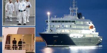 Los médicos del ejército se lanzan en paracaídas a una isla remota para ayudar al británico 'golpeado por el hantavirus' después de descender de un crucero condenado al fracaso.