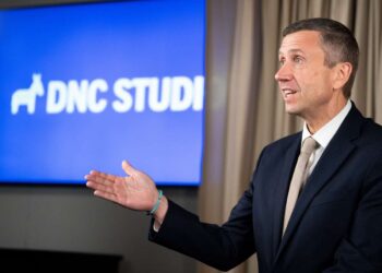 Publicar la autopsia completa de las elecciones de 2024 sería “mirarse el ombligo”, dice el presidente del Comité Nacional Demócrata