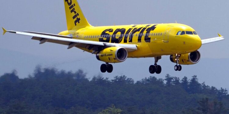 Un Airbus 319 de Spirit Airlines se acerca al Aeropuerto Regional de Manchester Boston para aterrizar, en Manchester, NH, el 2 de junio de 2023. (Charles Krupa/Foto AP)
