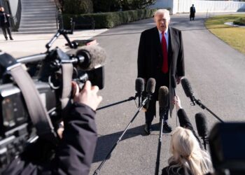 Trump ataca a los medios y califica de “sediciosos” los informes sobre la guerra de Irán