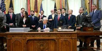 Trump Signs Order Targeting ‘Bloated Overhead’ in Federal Contracts