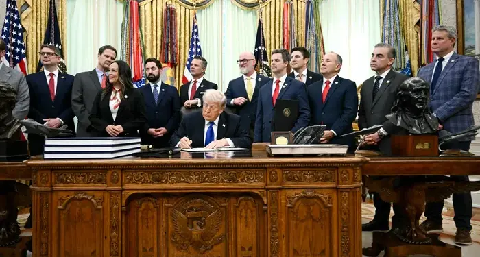 Trump Signs Order Targeting ‘Bloated Overhead’ in Federal Contracts